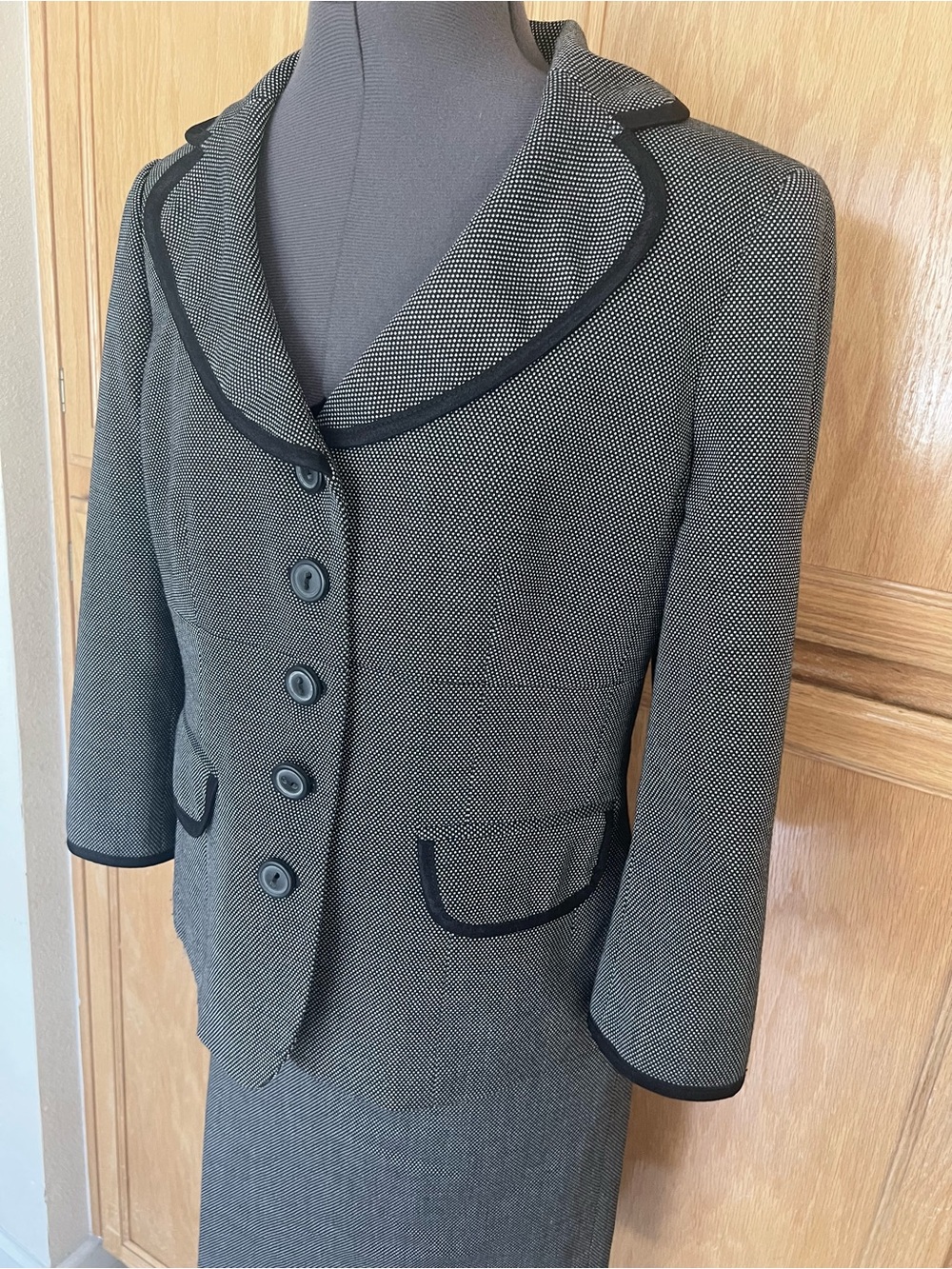 Nine West 2-Piece Woman’s Suiting - Picture 3 of 10